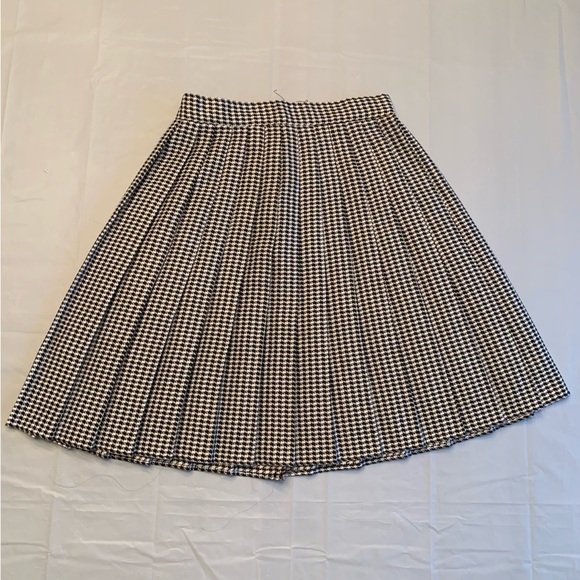 🌟 Vintage Elegance: Kips Bay A-Line Pleated Skirt in Black and White  🌟 - Picture 6 of 11